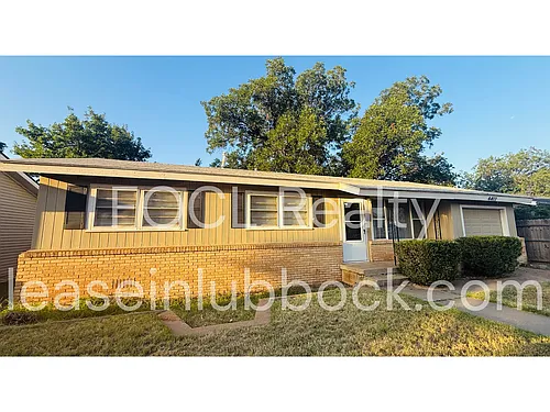 4417 43rd St Photo 1