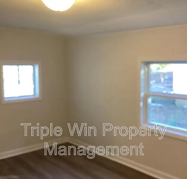 535 S Adams St — Photo 21