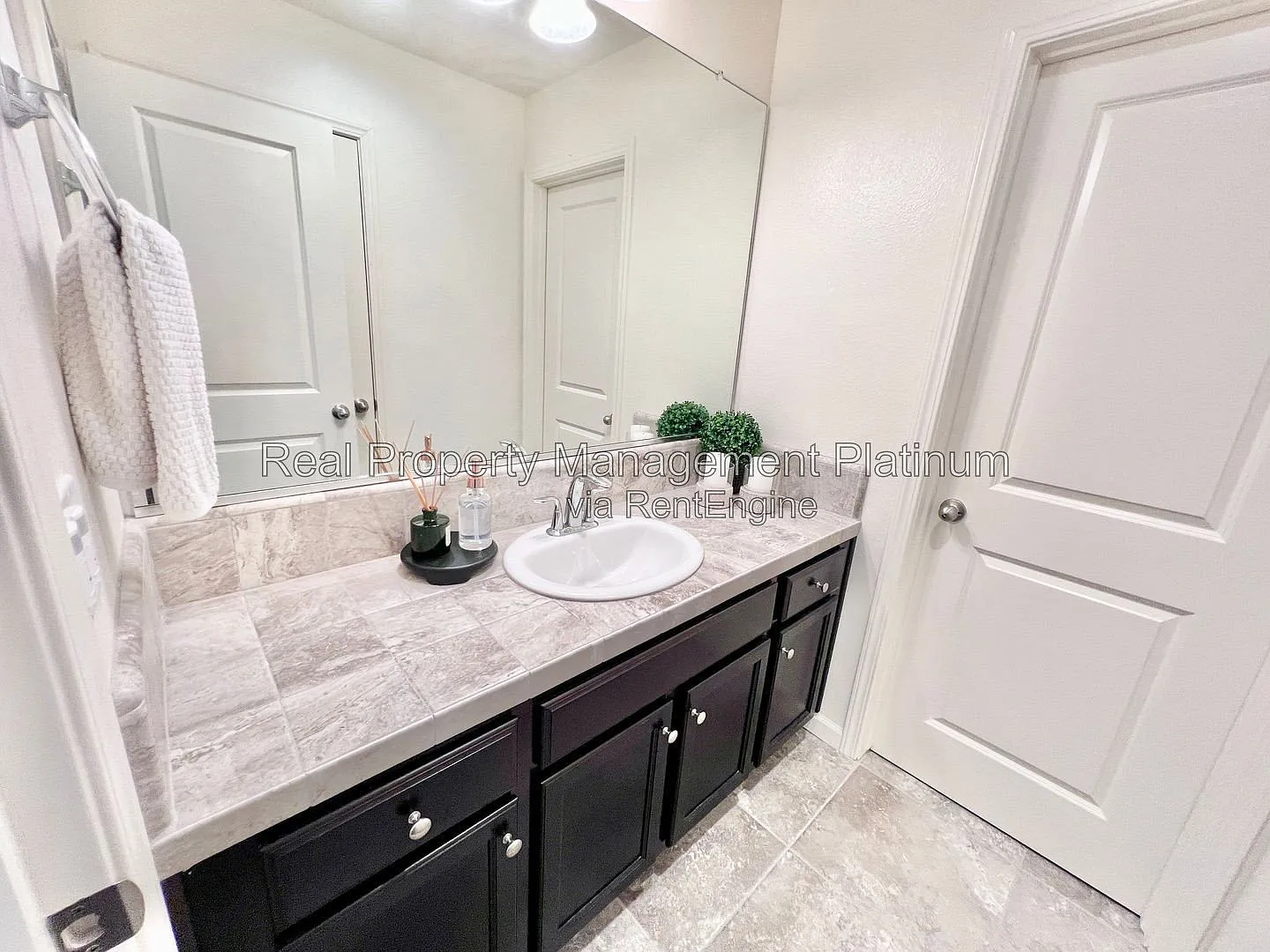 3 bed, 2.5 bath, 1512 sqft, $2,395 — Photo 4