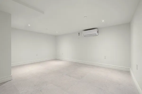 Sold by Corcoran | media 21