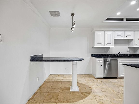 5th image of 2001 Holcombe Blvd Unit 403