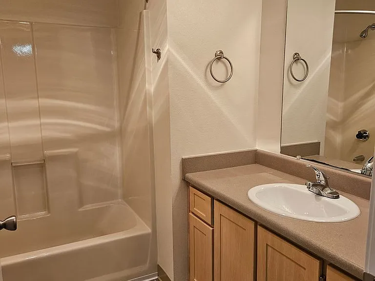 Vista Pointe Apartments in South Salem Oregon Comfortable Living Near Shopping and I5 — Photo 76