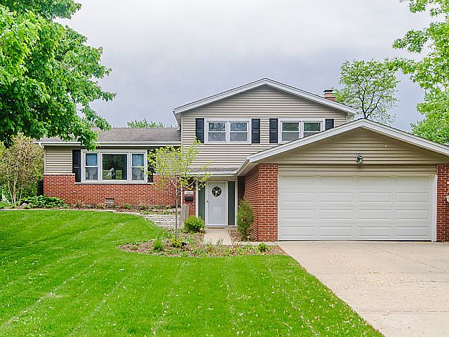 1st image of 821 Tamarack Dr