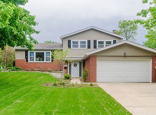 821 Tamarack Dr, Darien, IL 60561