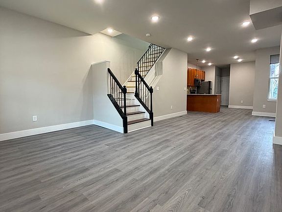 2nd image of 5216 W Columbia Ave