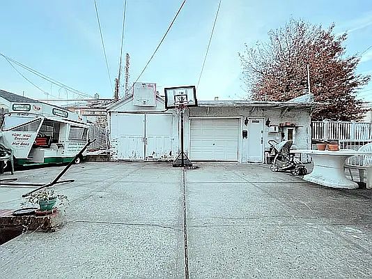 5th image of 2043 W 10th St