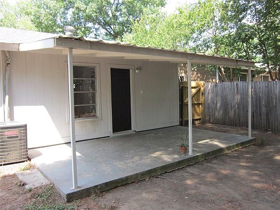 3rd image of 814 Milam Dr