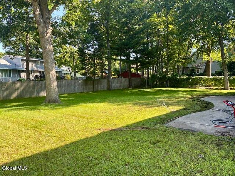 4th image of 6 Pinestump Road