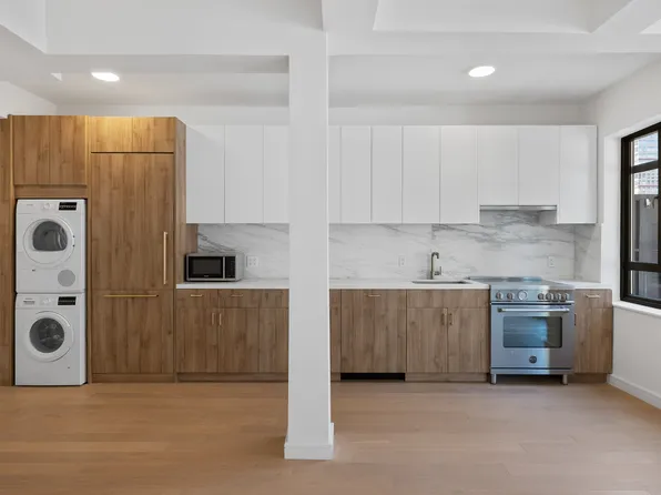 340 East 52nd Street image 2 of 9