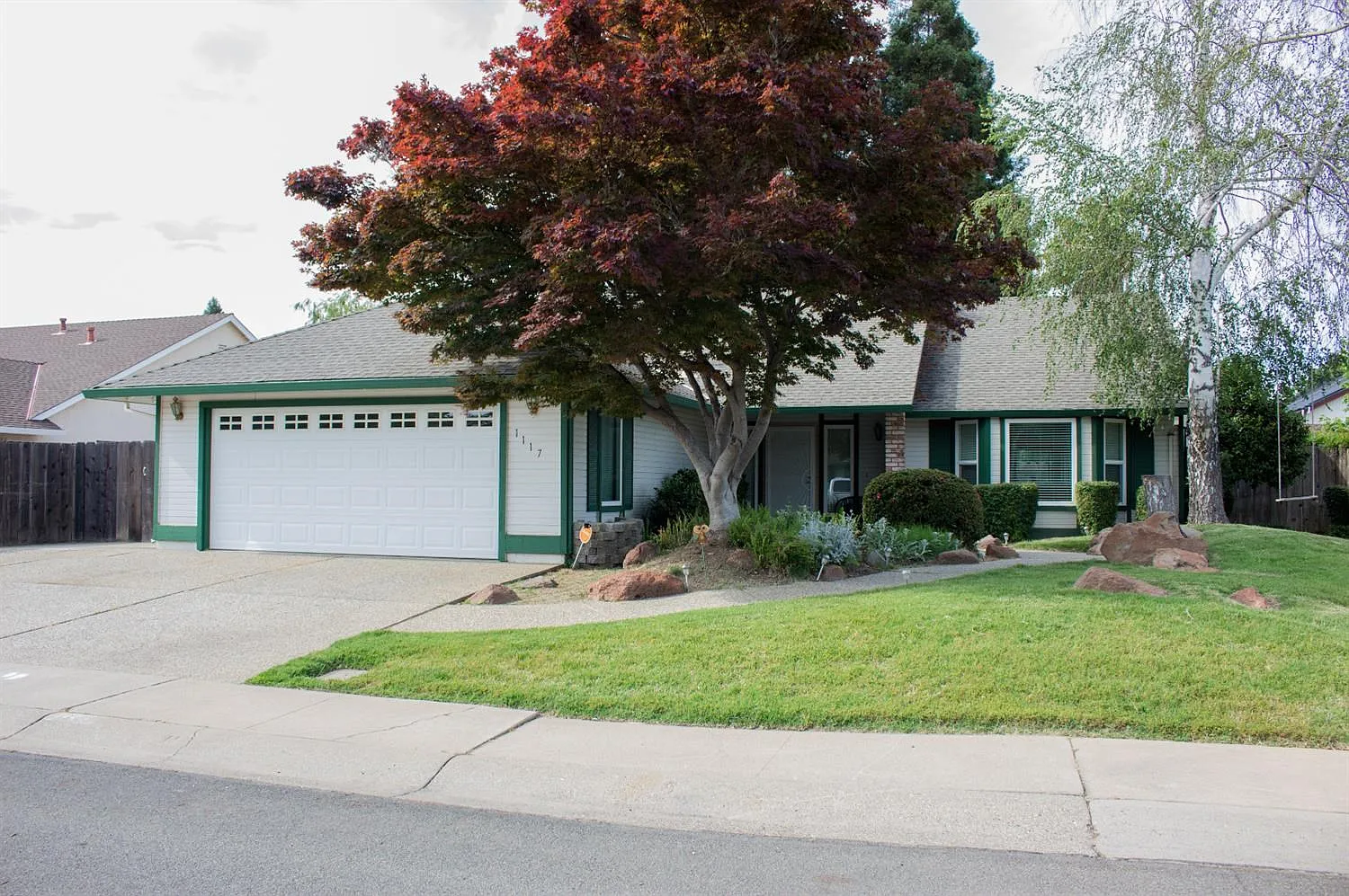 1117 Whitney Dr photo 1