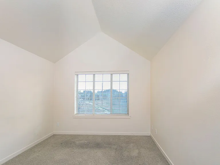7894 NE Miriam Way — Photo 10
