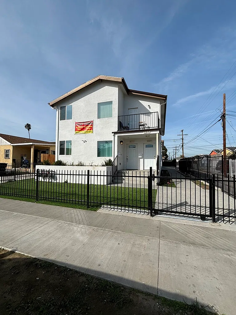 3 bed, 1216 sqft, $3,650 — Photo 1