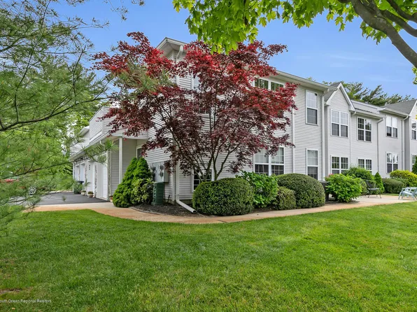 212 Tennis Ct, Wall Township, NJ 07719
