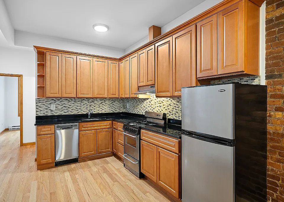 1st image of 1660 1st Ave APT 3R