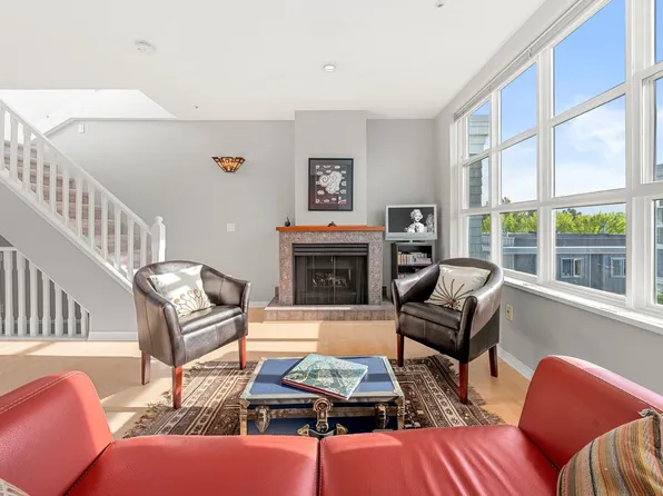 669 W 7th Ave #207, Vancouver, BC V5Z 1B6