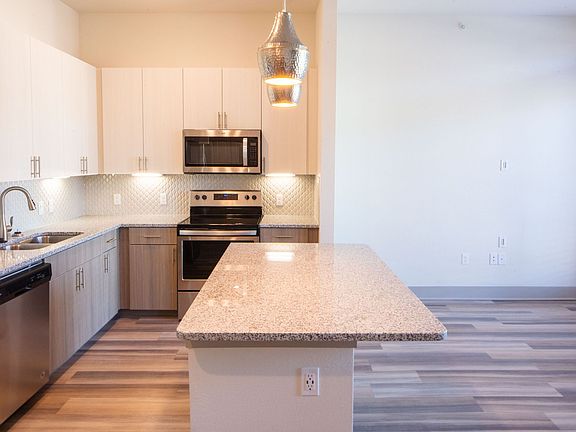 4th image of 6000 Gaston Ave #103