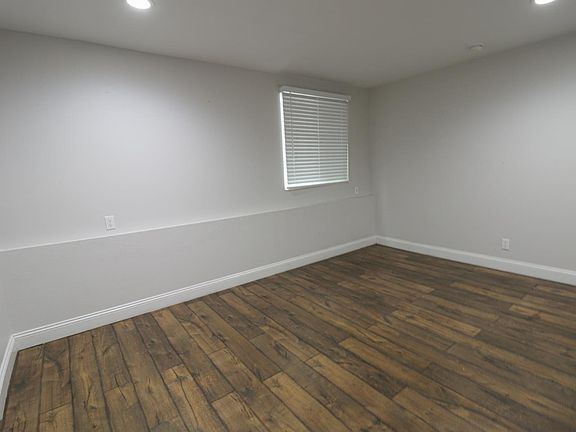 4th image of 875 Wood St