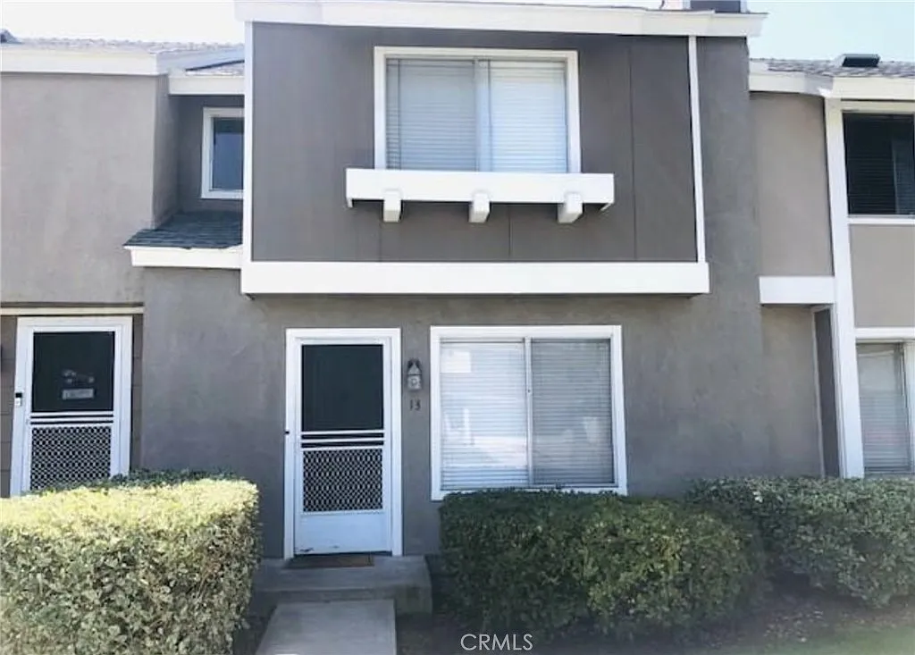 3 bed, 1.5 bath, 1121 sqft, $3,750 — Photo 1