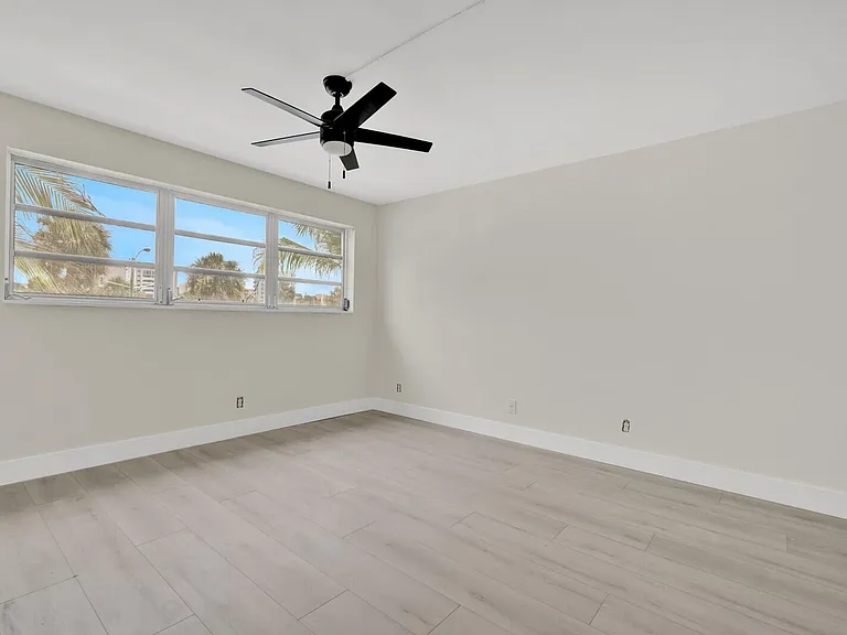 3201 NE 8th St #206 — Photo 7