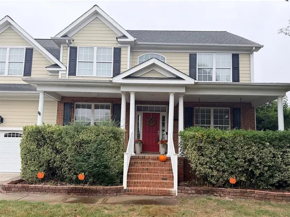 1237 Spruce Ln, Chesapeake, VA 23320