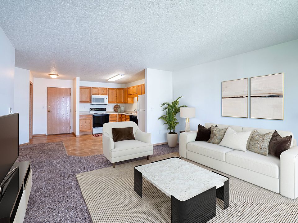 Fargo, ND Stonebridge Apartments | 21B | Living
