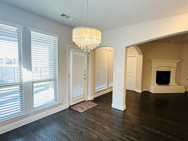 4712 El Paso St — Photo 5