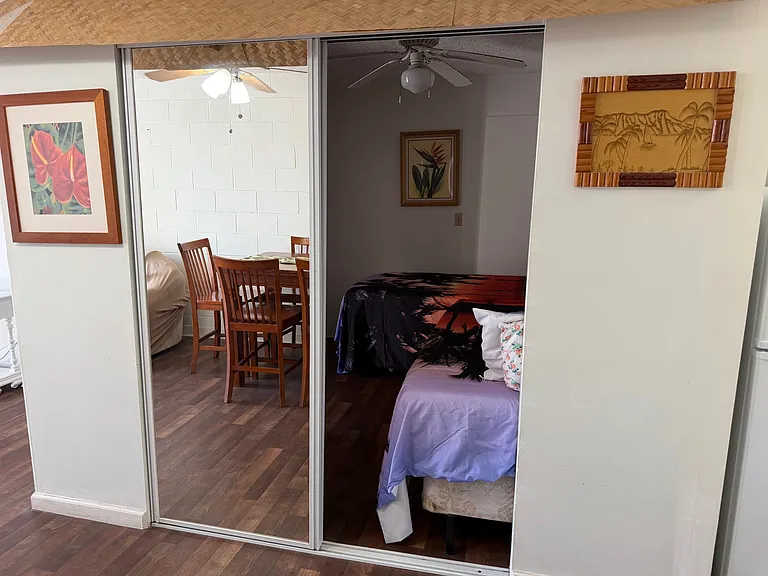 Waikiki Whale Watcher Apartments — Photo 61