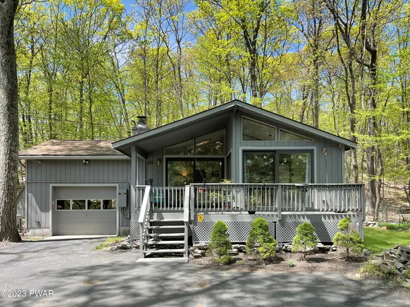 125 Apple Tree Dr, Dingmans Ferry, PA 18328