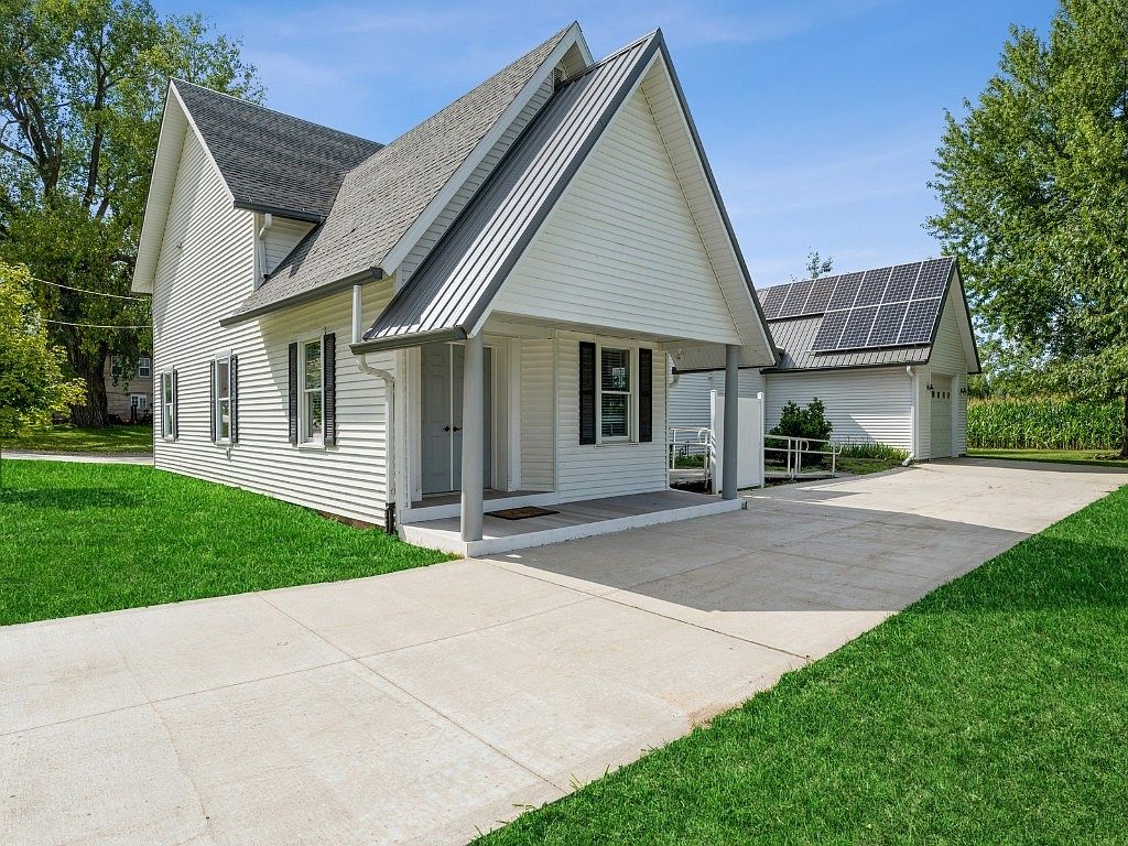 3229 Coggon Rd, Coggon, IA 52218 Zillow