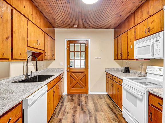 3rd image of 1840 Highland Park Rd