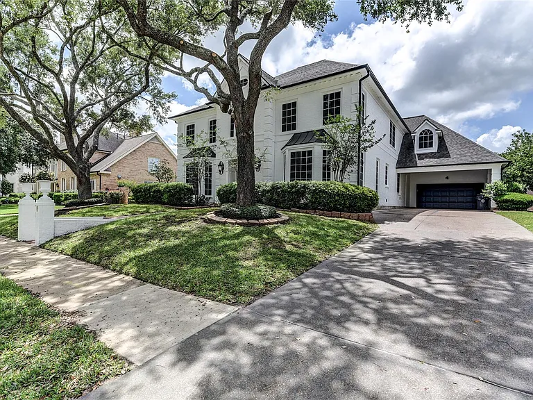 90 Heathrow Ln — Photo 27