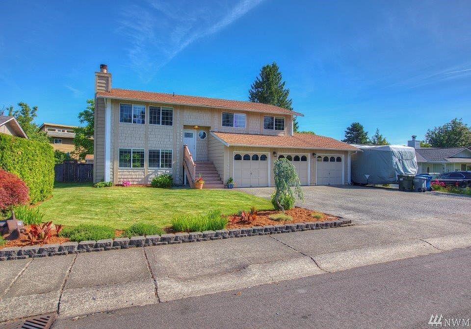 Great home for a crowd on a perfectly flat lot with rare RV parking...