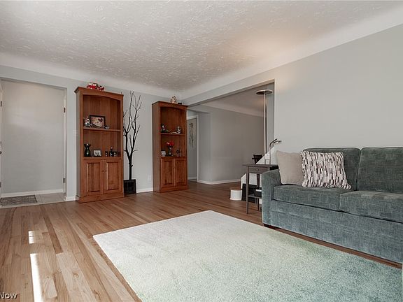 5th image of 1342 Beaconfield Rd