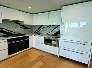 135 E 13th St, North Vancouver, BC V7L 2L8