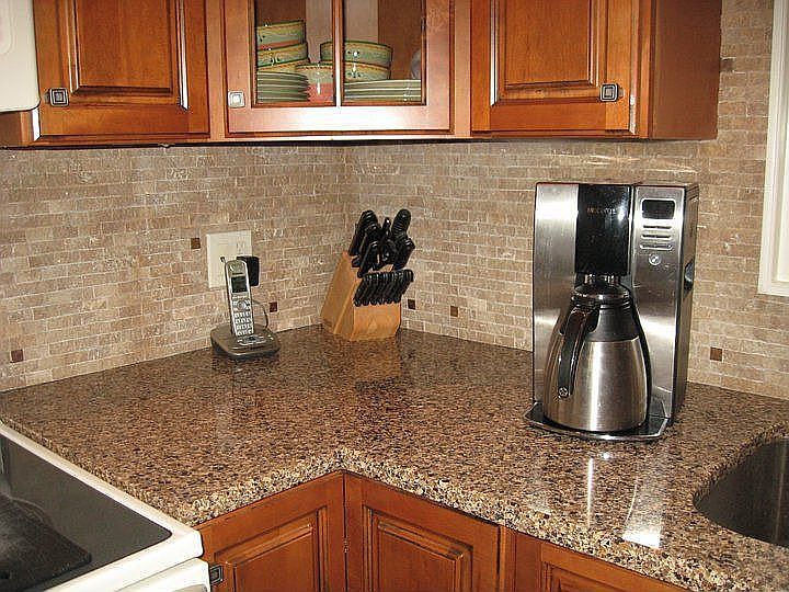 Stone kitchen backsplash