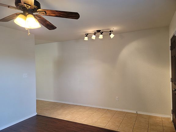 Entry/dining room