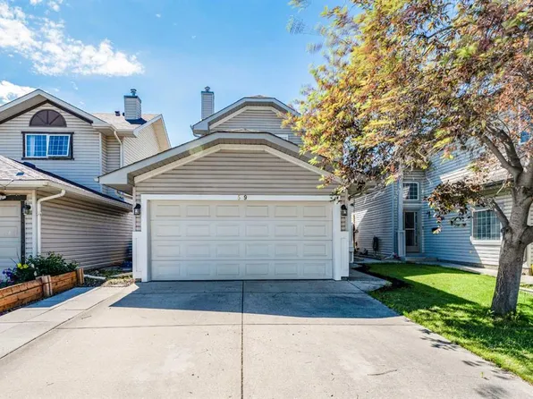 59 E Erin Grv SE, Calgary, AB T2B 3L1