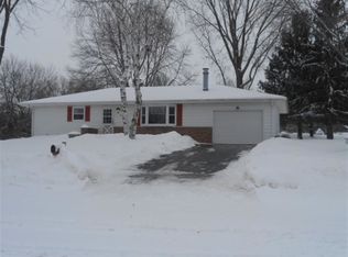 750 Clover Ln, Oregon, WI 53575