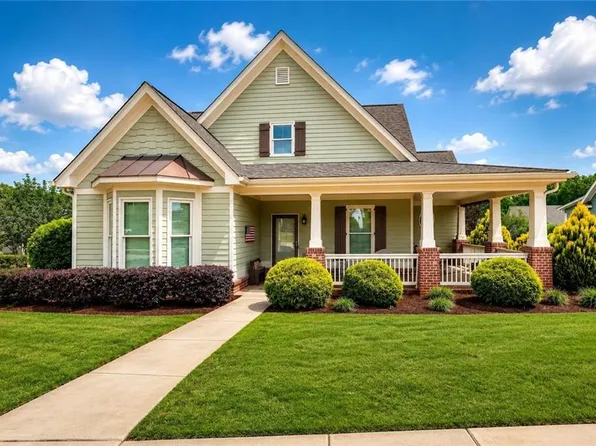 125 Hawthorn Way, Hoschton, GA 30548