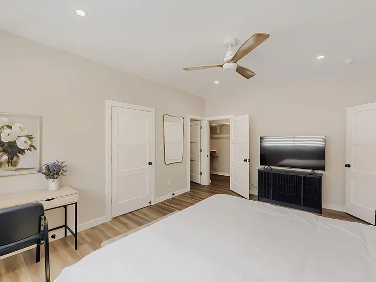 8815 Sharpview Dr — Photo 20
