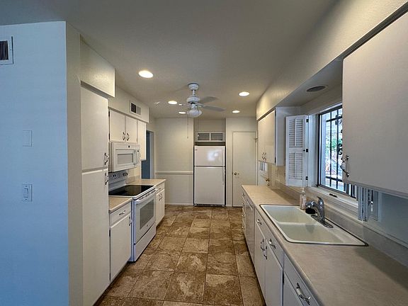 5th image of 2511 E Larkspur Dr