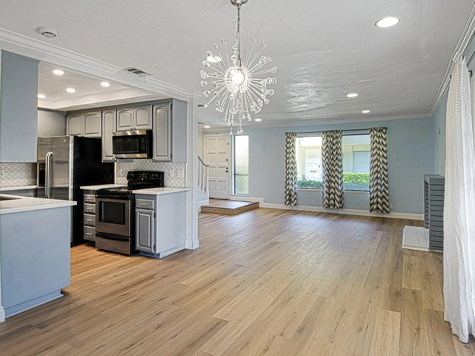 2120 S June Pl — Photo 1
