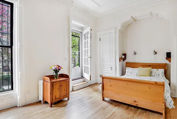 Sold by Compass | media 21