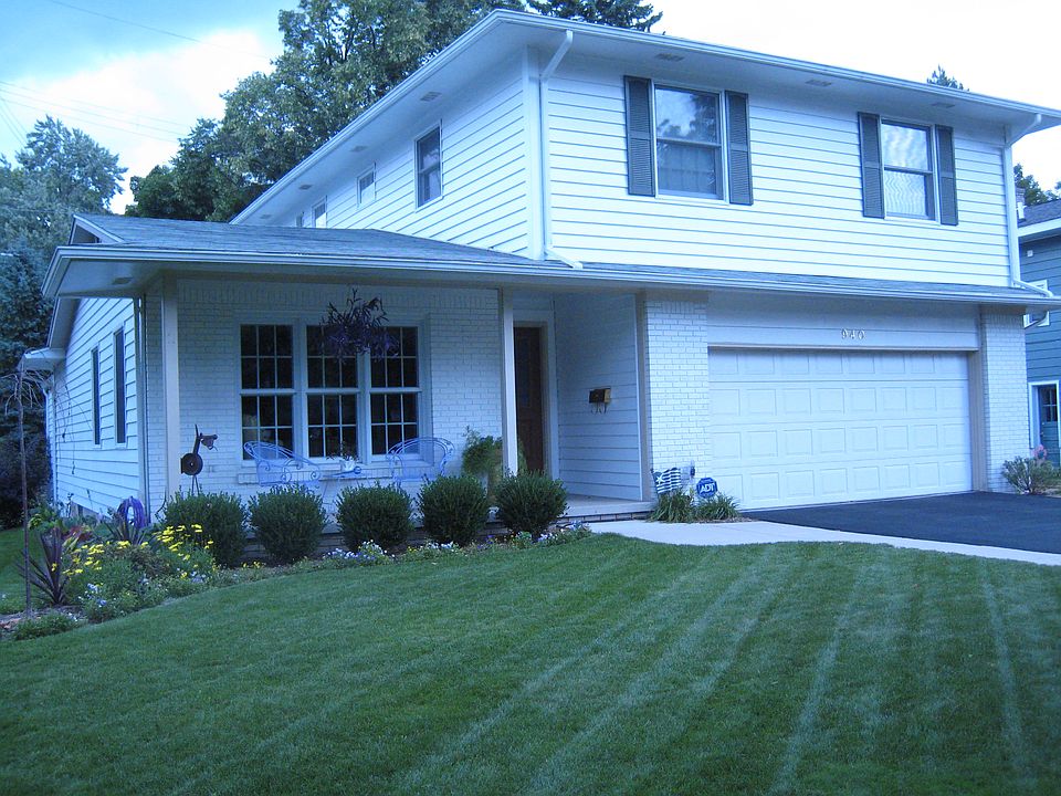 1st image of 940 Rosewood Ave