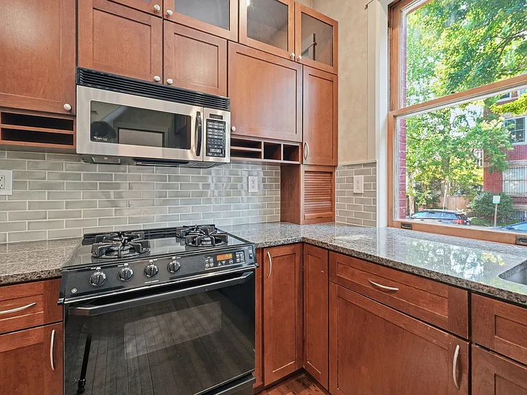 922 E Capitol St NE — Photo 18