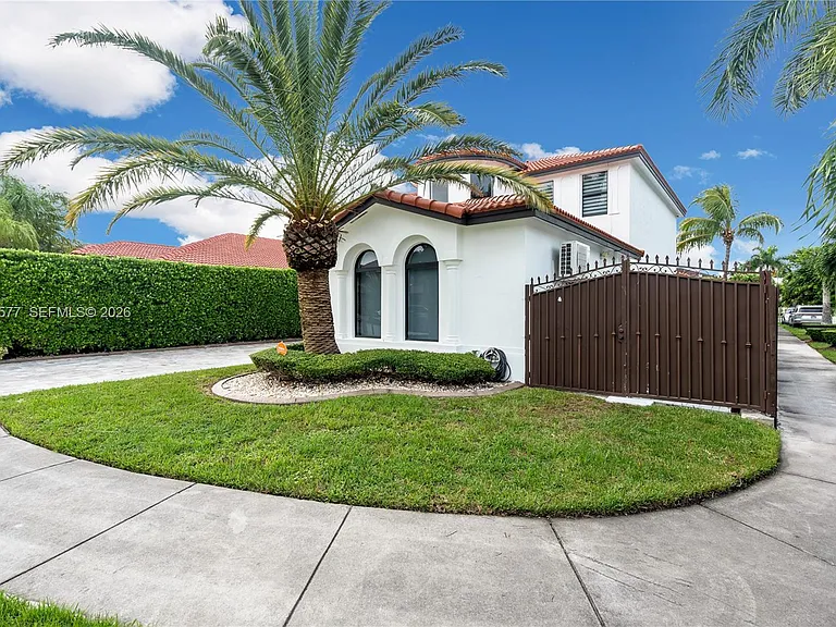 15011 SW 11th St — Photo 4