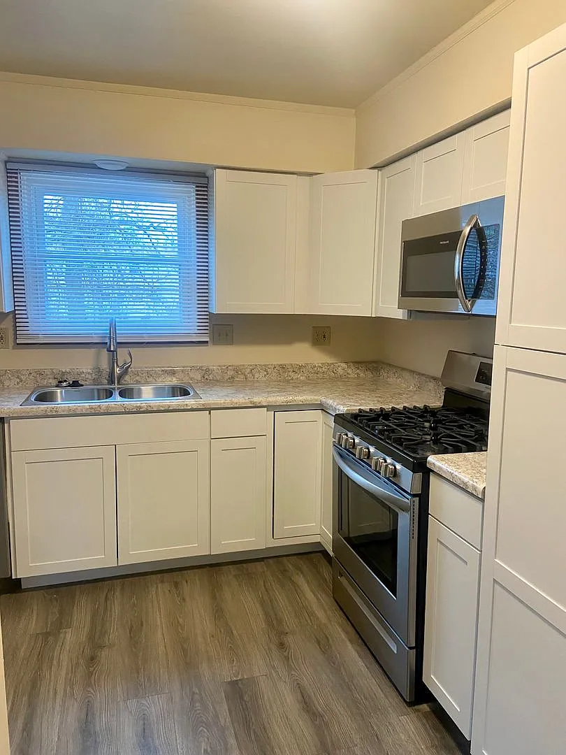 2904-2910 Tamarack Drive — Photo 3