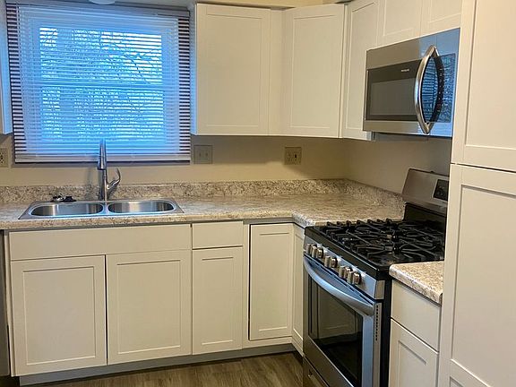 3rd image of 2904-2910 Tamarack Dr