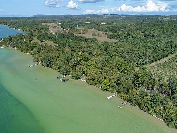 3rd image of 3513 N Lake Leelanau Dr