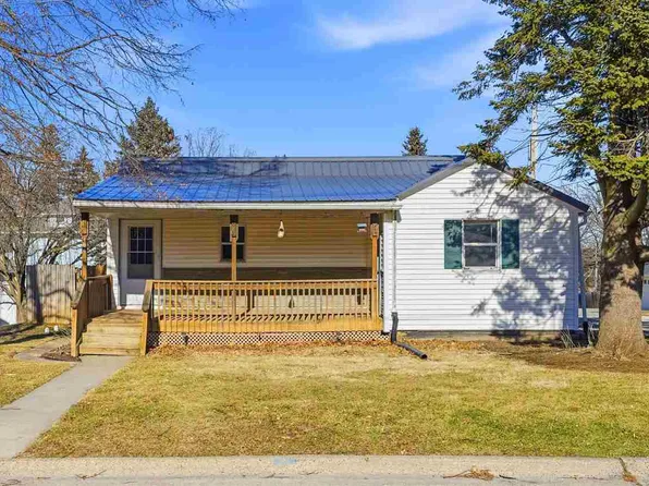 406 W Maple St, Williamsburg, IA 52361